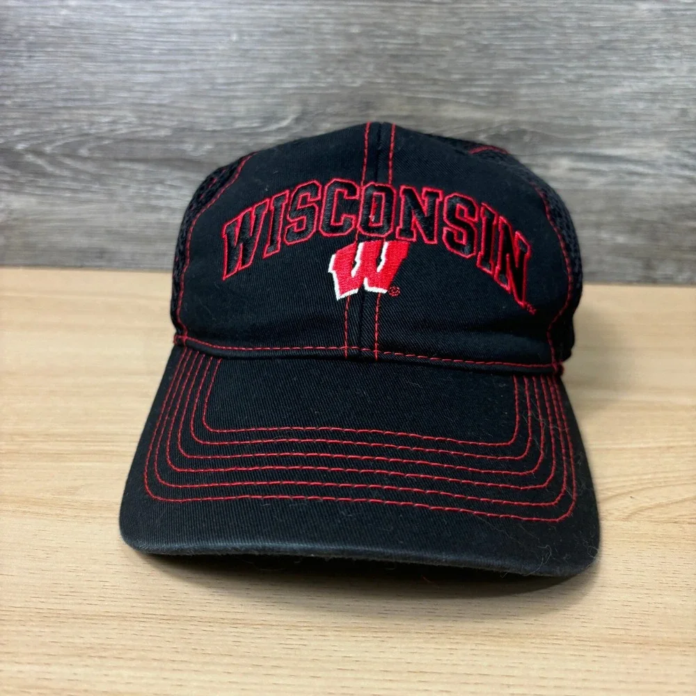 Wisconsin Badgers Hat Fitted Black Red‎ Mesh Back Champion